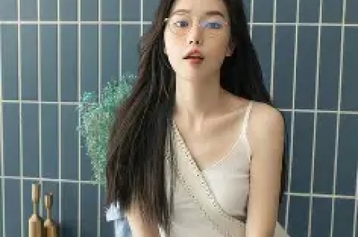10年前那个放弃百万年薪回国当村官的秦玥飞现状如何? 10年前那个放弃百万年薪回国当村官的秦玥飞现状如何?